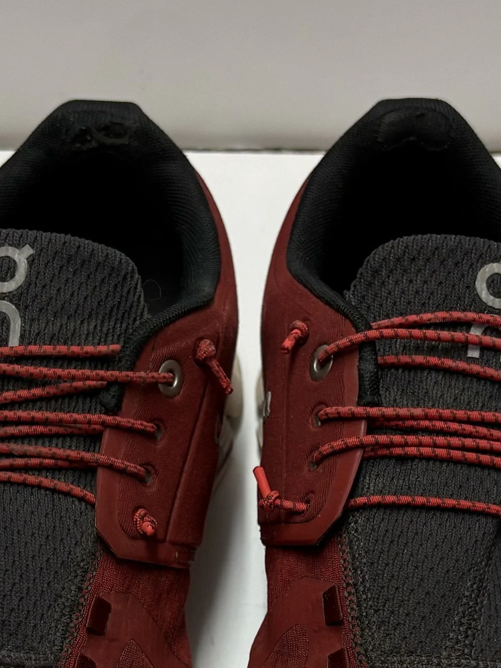 On Cloud Red and Black Athletic Tennis Running Shoes Burgundy Wine Sz 9.5